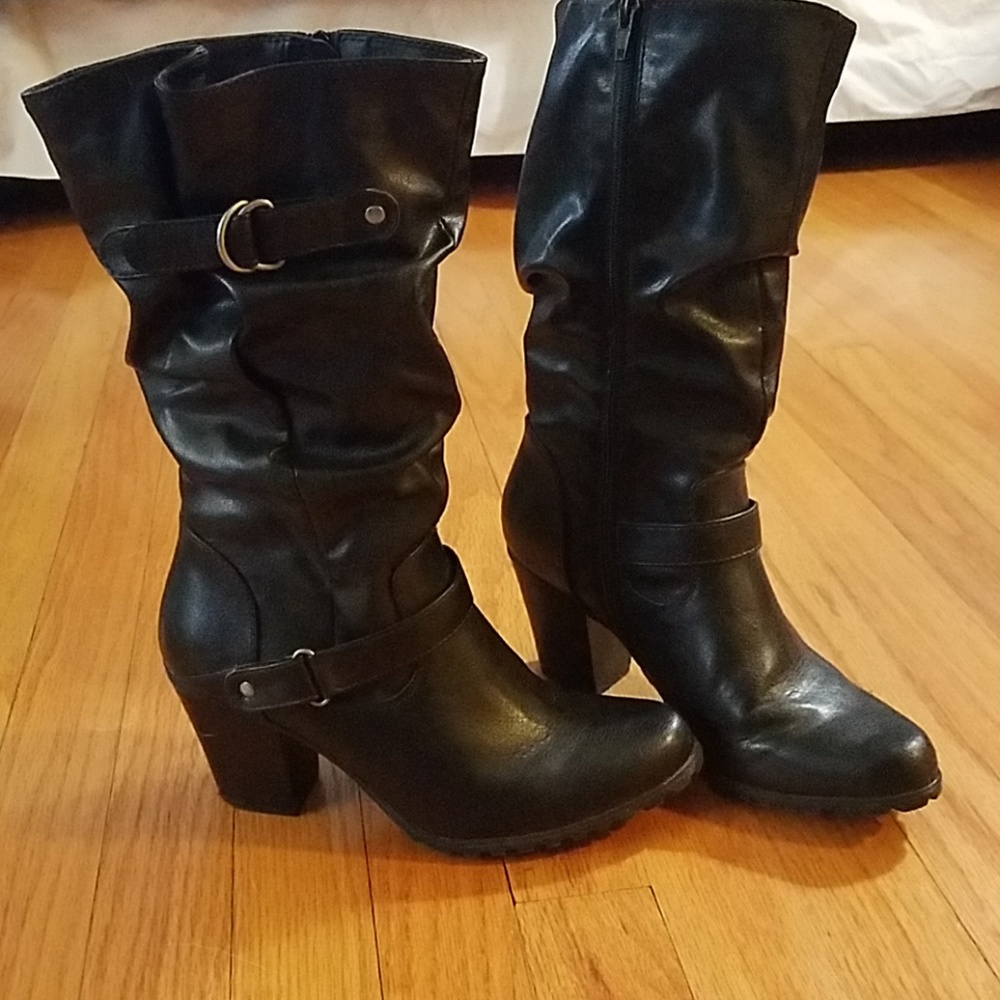 Black high-heel boots